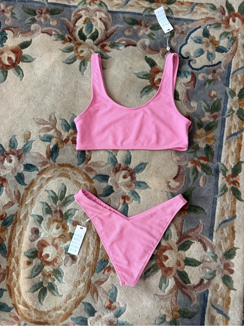 NEW WITH TAGS Frankie's Bikinis pink ribbed bikini set size large